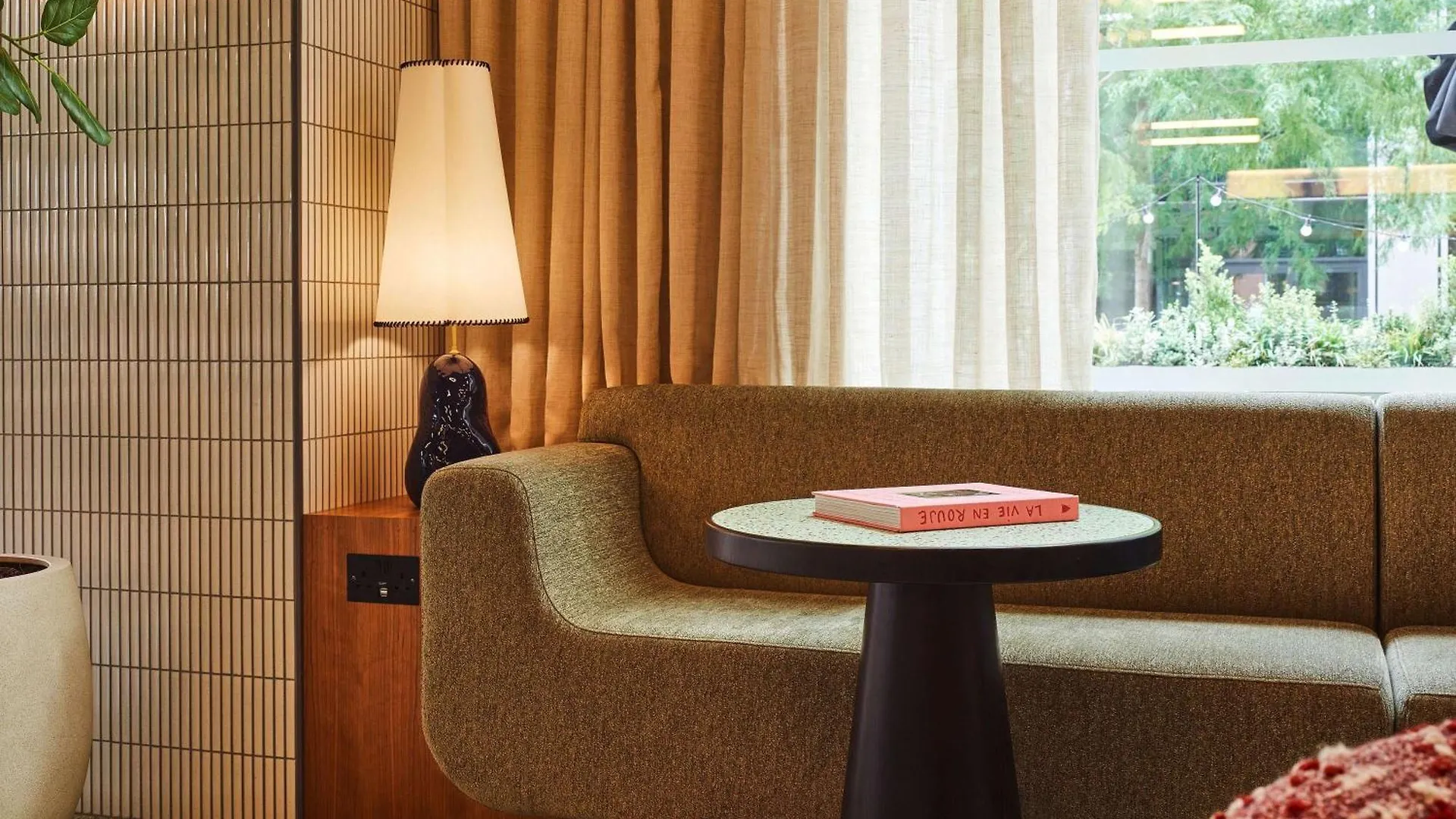 Tribe London Canary Wharf 4*,