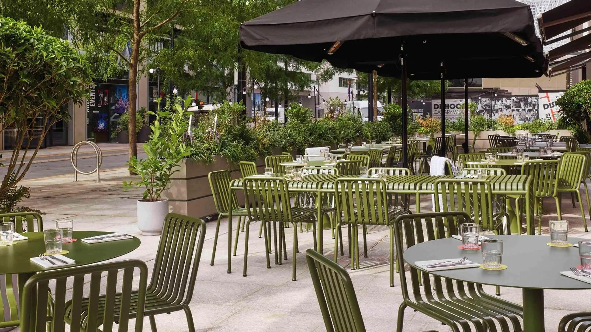 Tribe London Canary Wharf 4*,